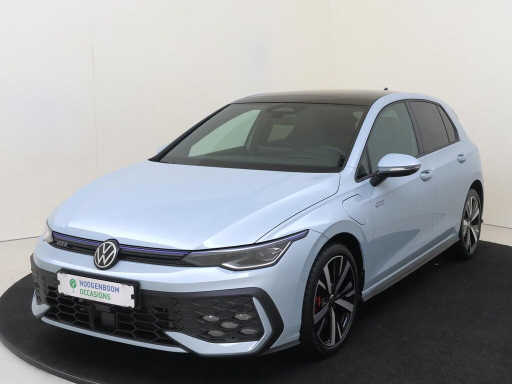 Volkswagen Golf 1.5 eHybrid GTE | SoH 100% | Panoramadak | Lederen bekleding ‘Vienna’ | Adaptieve demping | Trekhaak | Head-up display | 360 camera | Stoelventilatie voor | Parkeerassistent |