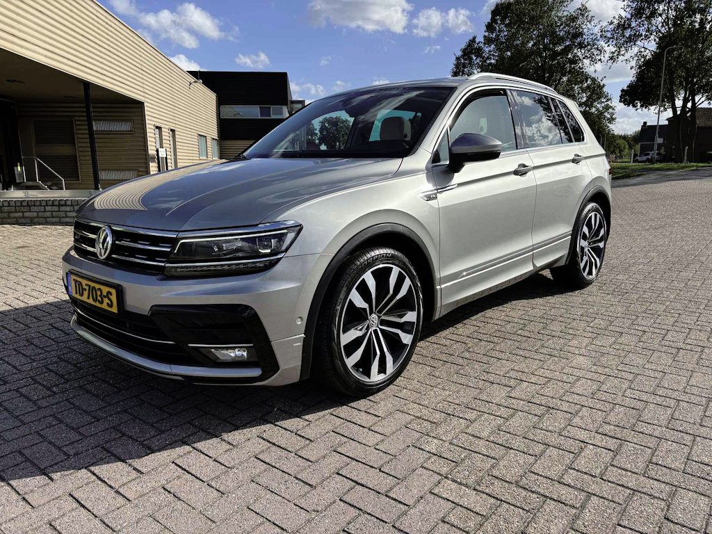 Volkswagen Tiguan R-Line 1.4 TSI 4Motion Highline automaat [ panodak, leer, virtual dash, fm navi, camera ]