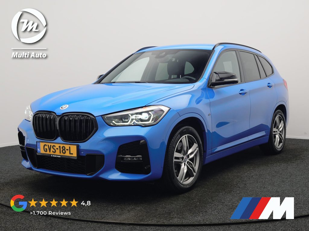 BMW X1 sDrive20i M Sport 192pk Misano Blauw Metallic | Trekhaak Afn. | Sportstoelen Verwarmd | Navi Pro | Sfeerverlichting | Apple Carplay | Camera | LED Koplampen | 18"L.M | M Sportstuur | Cruise Control |