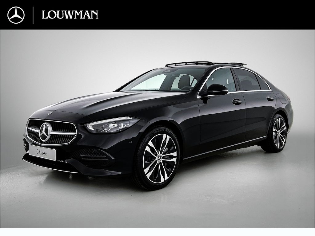 Mercedes-Benz C-klasse 300 e Business Solution Luxury | Winterpakket | Parkeerpakket | Trekhaak | Warmtewerend, donkergetint glas | Panoramaschuifdak | GUARD 360° Plus | 18 inch vijf-dubbelspaaks lichtmetalen velgen |