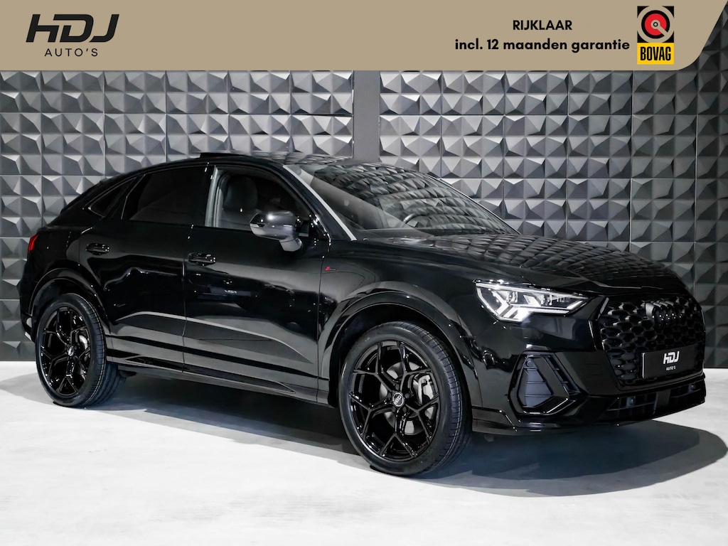 Audi Q3 Sportback 45 TFSI e S line All Black | Pano | 20" | Side | Ambiente Plus 30 klrn. | Matrix | Camera | Alcantara |
