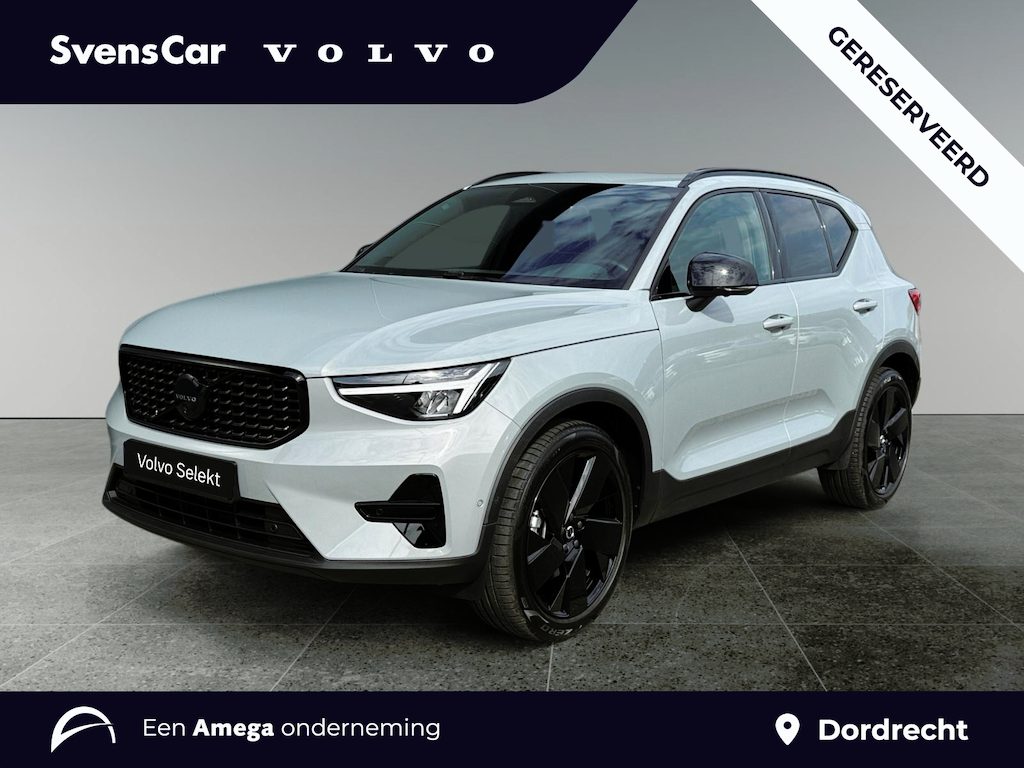 Volvo XC40 2.0 B4 Plus Black Edition | Panoramadak | Keyless Entry | Trekhaak | 360 camera | Stoelverwarming |