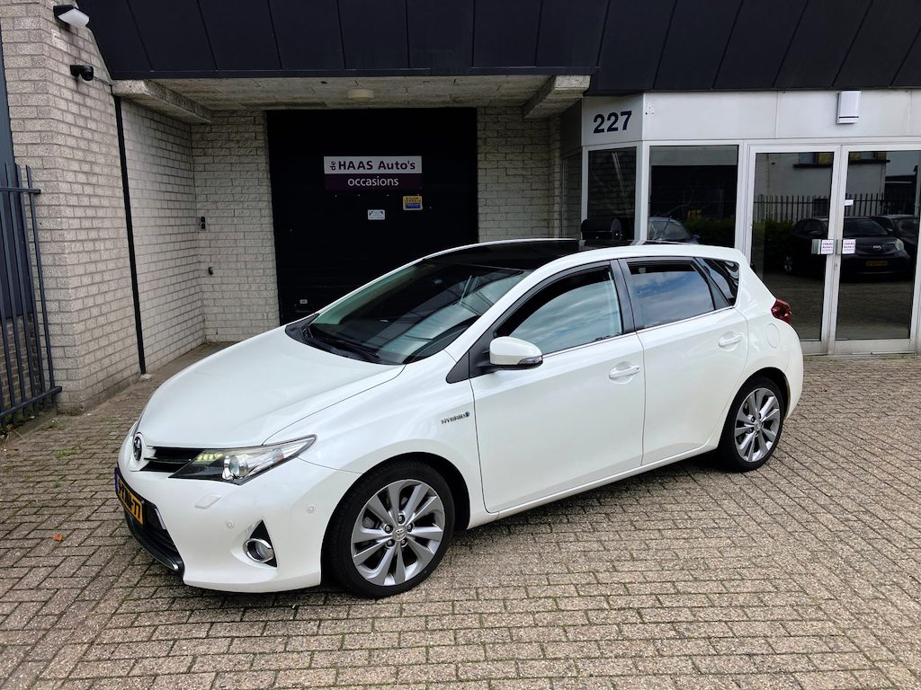 Toyota Auris 1.8 Hybrid Lease Pro / PANO DAK / DEALER SERVICED / NAVI / CLIMA / METALLIC