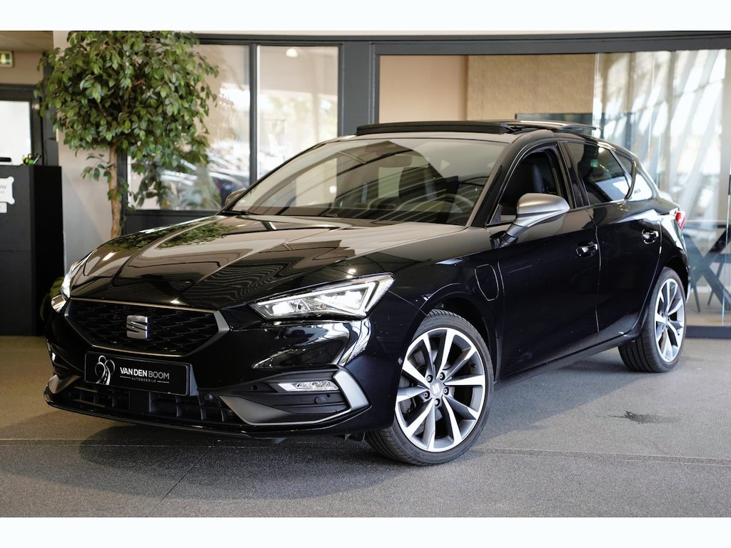 SEAT Leon 1.4 TSI eHybrid PHEV FR 204PK Pano Cam Virtual Led Navi Leder/Alcantara Memory
