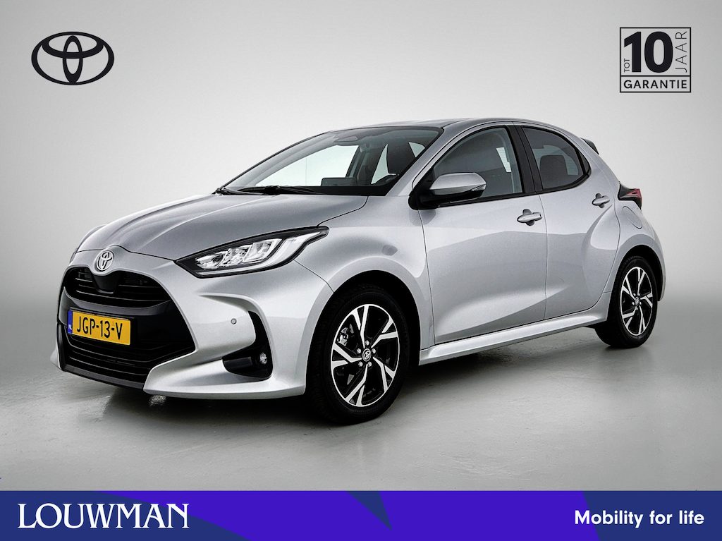 Toyota Yaris 1.5 Hybrid 115 Dynamic Comfort Pack | BTW voertuig | Dodehoek detectie | Stoel+stuurverwarming | Parkeersensoren Voor+Achter | Draadloze telefoonlader | Navigatie | Apple CarPlay/Android Auto | Climate Control | Cruise Control