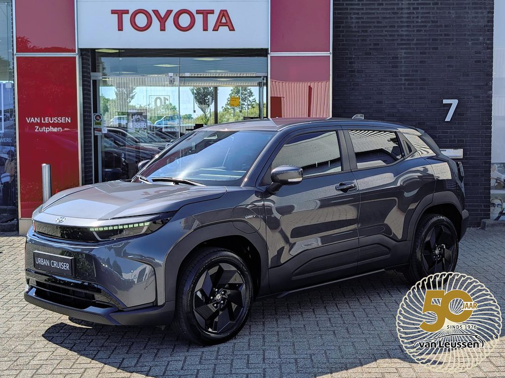 Toyota Urban Cruiser Dynamic 61 kWh NIEUW DIRECT LEVERBAAR