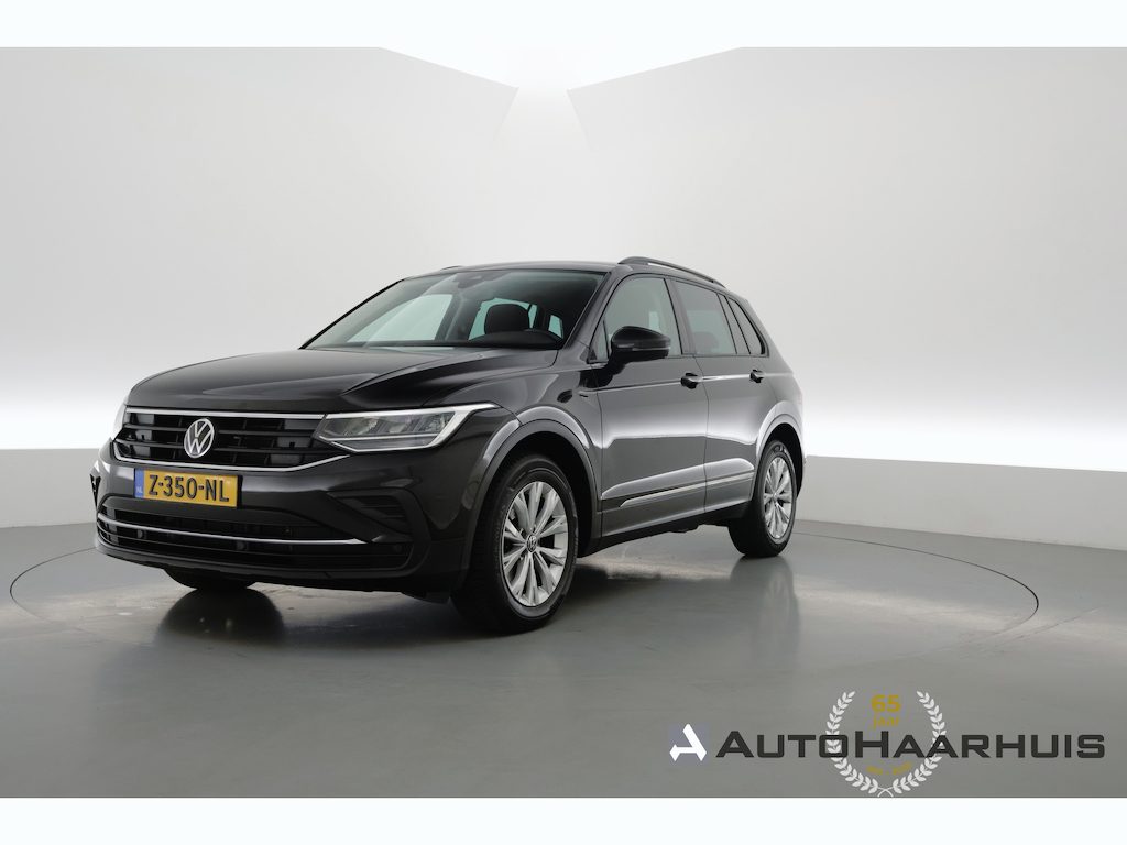 Volkswagen Tiguan 1.5 TSI Life | Rijklaar!! | Adapt. Cruise | Trekhaak | Navi | Stoel- Stuurverw. | All Season | Apple CarPlay |