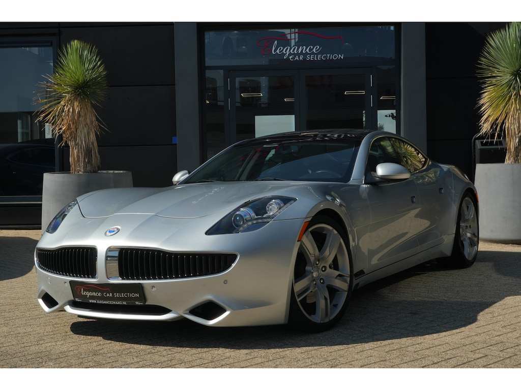 Fisker Karma 2.0 EcoChic | 408PK | Hybride | 22" | Keyless | Navigatie | Camera | Stoelverwarming | Fisker KARMA 2.0 EcoChic 408 PK Hybride met 2.0 viercilinder, 22-inch lichtmetalen velgen, Keyless Entry, full-map navigatie, premium audio, achteruitrijcamera, elektrisch verstelbare voorsto