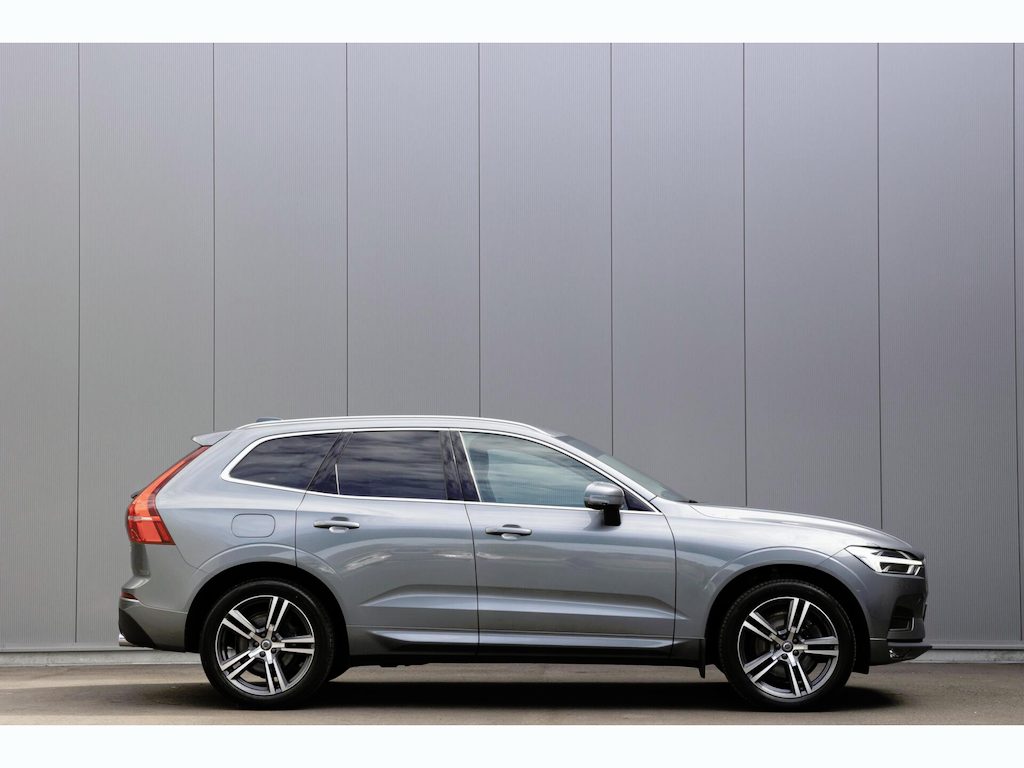 Volvo XC60 2.0 T4 Momentum Pro Panoramadak|Trekhaak|Leder|Winterpack