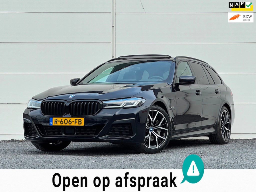 BMW 5-Serie Touring 530e M-Sport Org NL Pano Keyless Stoelventilatie+ Verwarming Laser light Camera Dodehoek Shadow line Mem seats