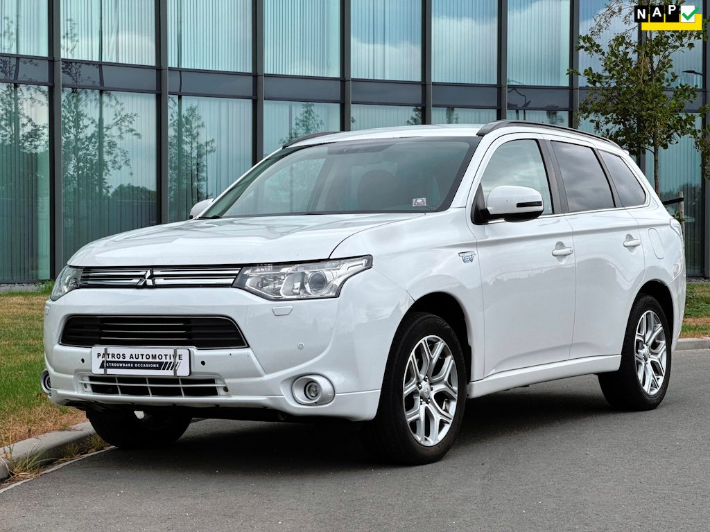 Mitsubishi Outlander 2.0 PHEV Executive Edition // NL Auto // Trekhaak // Navi // Camera // Leder // Keyless // Clima // Cruise