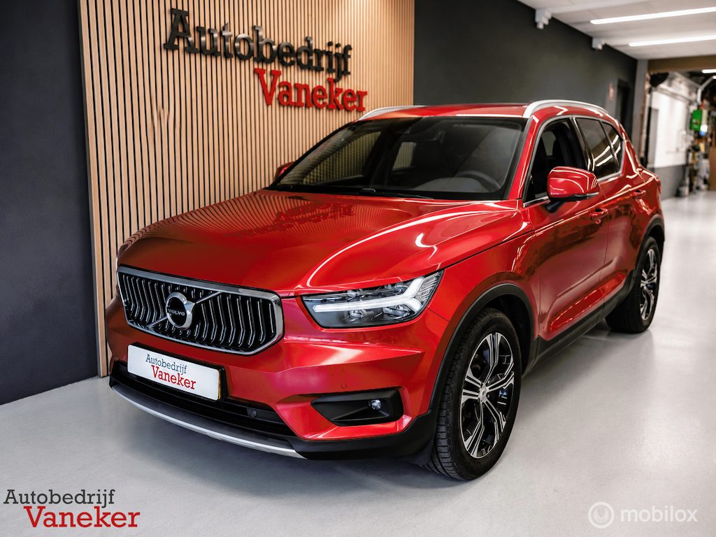 Volvo XC40 1.5 T4 Recharge Inscription Expression Fusion Red Metallic