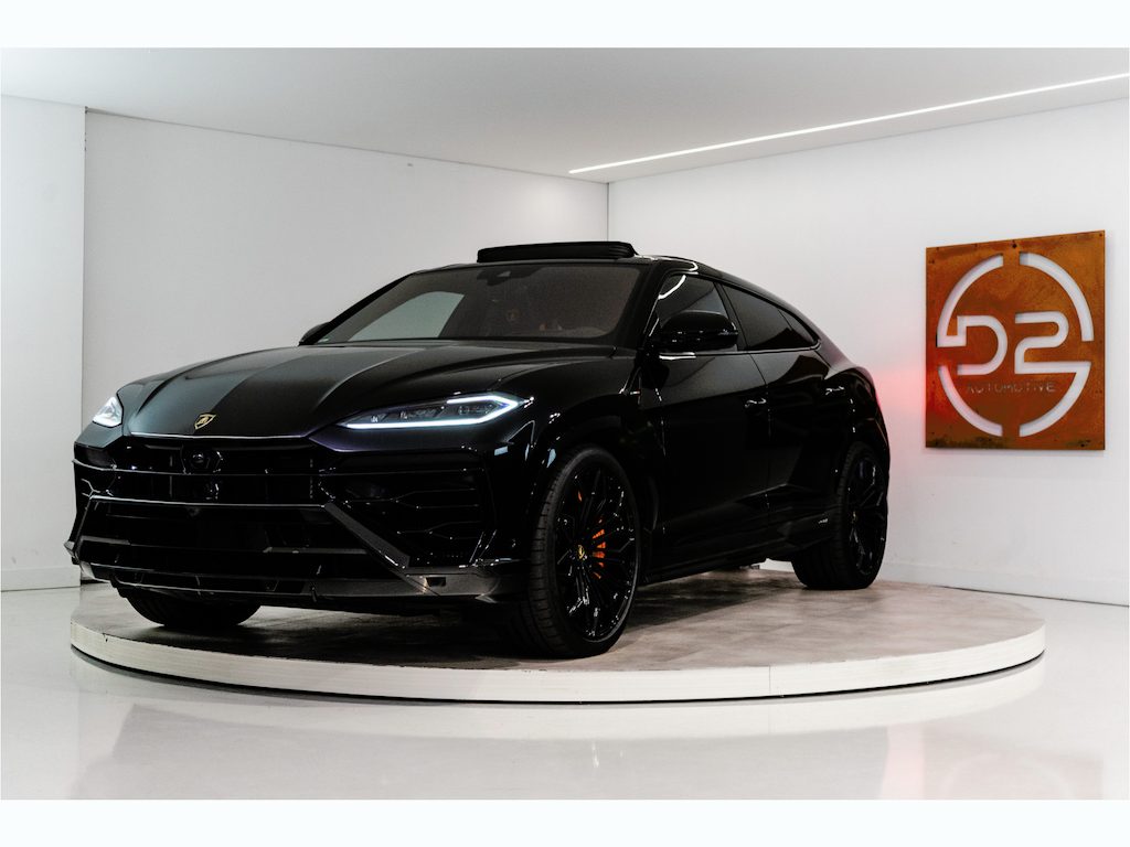 Lamborghini Urus 4.0 V8 Hybrid SE 800PK | Ad Personam | Nero Helene | Nero Ade/Arancio Leoni | Bang&Olufsen 3D | Ceramic | Service Package 5YR | 3YR Warrenty | VOL