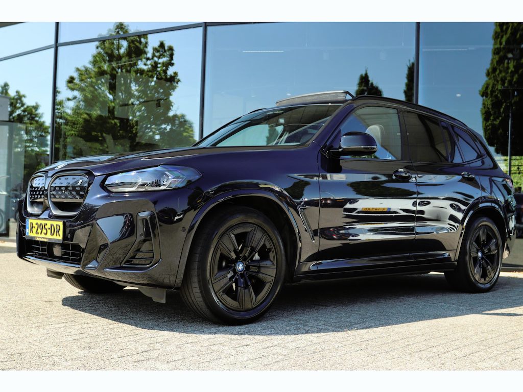 BMW iX3 EXECUTIVE M-SPORT 80 KWH SOH 100% | SHADOWLINE | PANO | LEDER| CAMERA | MEMORY | CARPLAY | ACC | LANE ASSIST