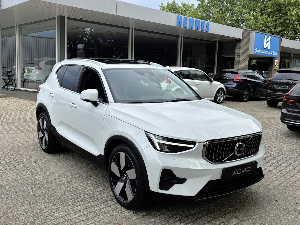 Volvo XC40 T4 Recharge Ultimate Bright Pano Pilot assist 360 Keyless leder