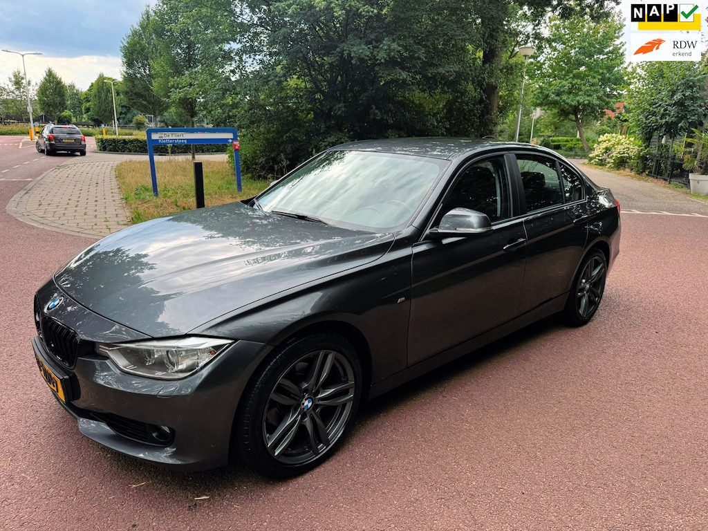 BMW 3-Serie 320i High Executive / Navi CarPlay / Automaat / Airco / led / xenon