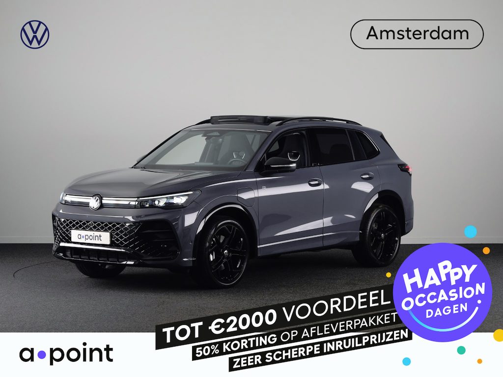 Volkswagen Tiguan 1.5 eHybrid R-Line Edition 204 pk Automaat (DSG) | Verlengde garantie | Navigatie | Panoramadak | Trekhaak (wegklapbaar) | Parkeersensoren (Park assist) | Rondomzicht camera | Black Style pakket | R-Line |