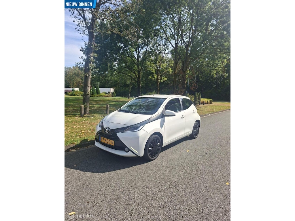 Toyota Aygo 1.0 VVT-i x-play | Achteruitrijcamera | Airco