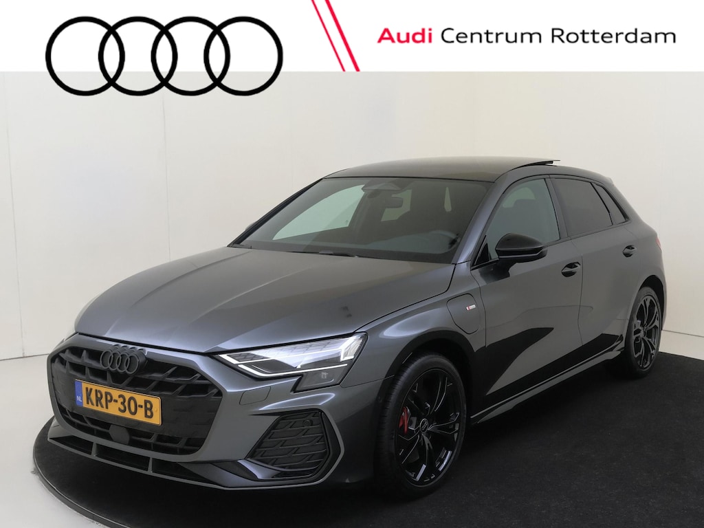 Audi A3 Sportback 45 TFSI e S edition Competition | Panoramadak | 18 inch LM velgen | Achteruitrijcamera | Adaptive cruise control | Verwarmbare voorstoelen