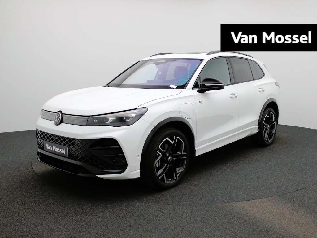Volkswagen Tiguan 1.5 eHybrid R-Line Edition 272 PK| SoH 100% | Panoramadak | Trekhaak | Lederen Stoelen Met Geheugen | Navigatie Groot | 360 Camera | Head-Up Display | Stoelverwarming Voor & Achter