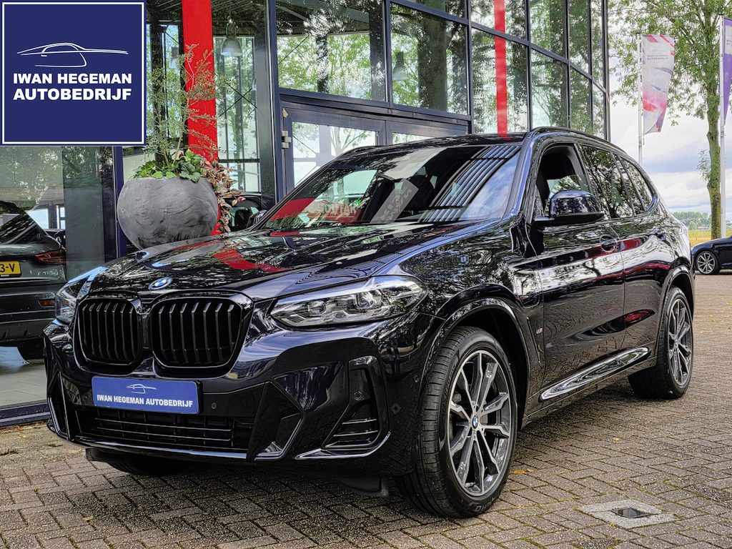 BMW X3 M xDrive30e Sport | Trekhaak | Leder | Navigatie | Climate control | 20 Inch M LM velgen |
