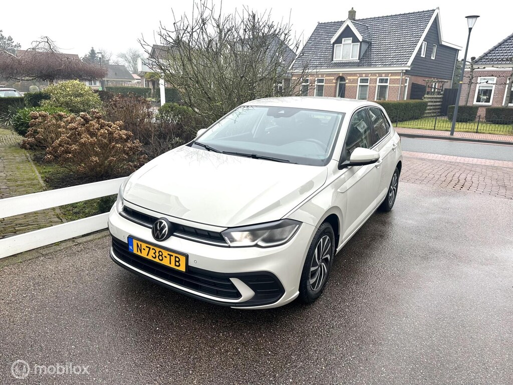 Volkswagen Polo 1.0 TSI 95PK LIFE NIEUW MODEL LED VERLICHTING CARPLAY NAVIGATIE ADAPTIEVE CRUISE CONTROLE PARKEERSENSOREN MOOIE AUTO!!