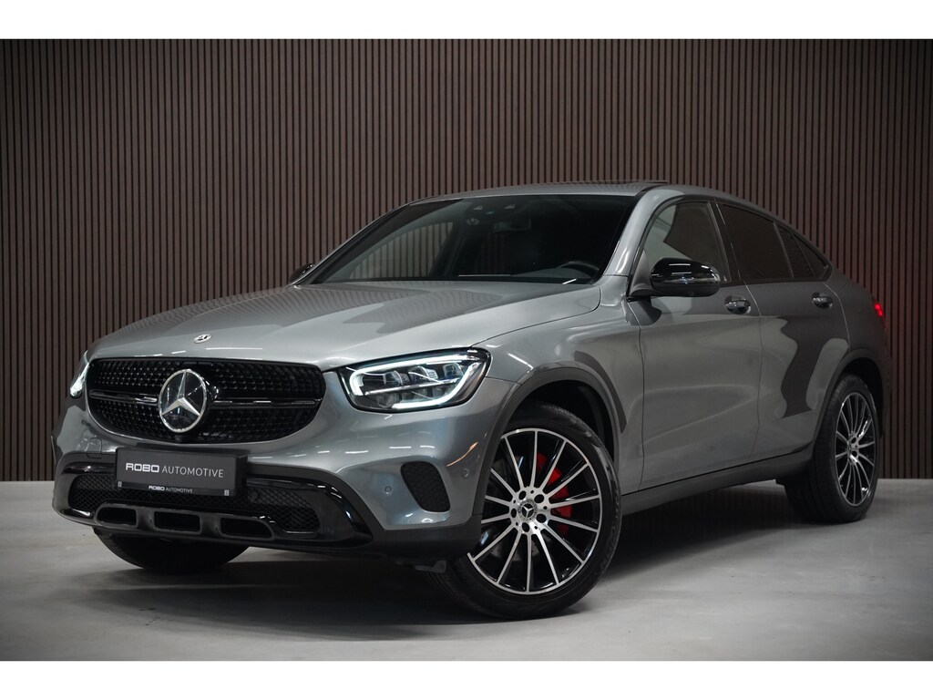 Mercedes-Benz GLC Coupe 300e 4MATIC Premium Plus | Panoramadak | Stuurverwarming | Stoelverwarming | Head-Up Display | Massage | Memory Seats | Luchtvering | Keyless | 360 Camera | Leer | Ambiance Verlichting | Trekhaak | Apple Carplay | Na