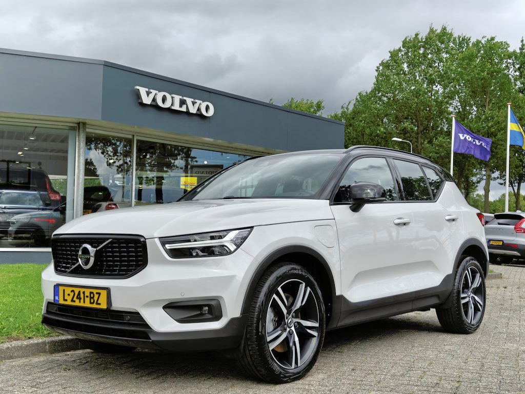 Volvo XC40 T5 262PK Plug-in Hybrid R-Design | BLIS | Pano | H&K | Stoel/stuur Verwarm. | Elektr. stoelen/Kofferklep |