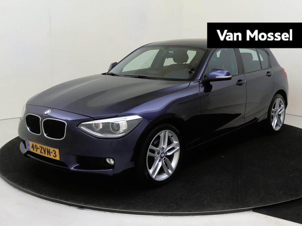 BMW 1-Serie 118i Upgrade Edition | airco | bi-xenon koplampen | cruise control | lederen bekleding | navigatiesysteem full map | voorstoelen verwarmd |