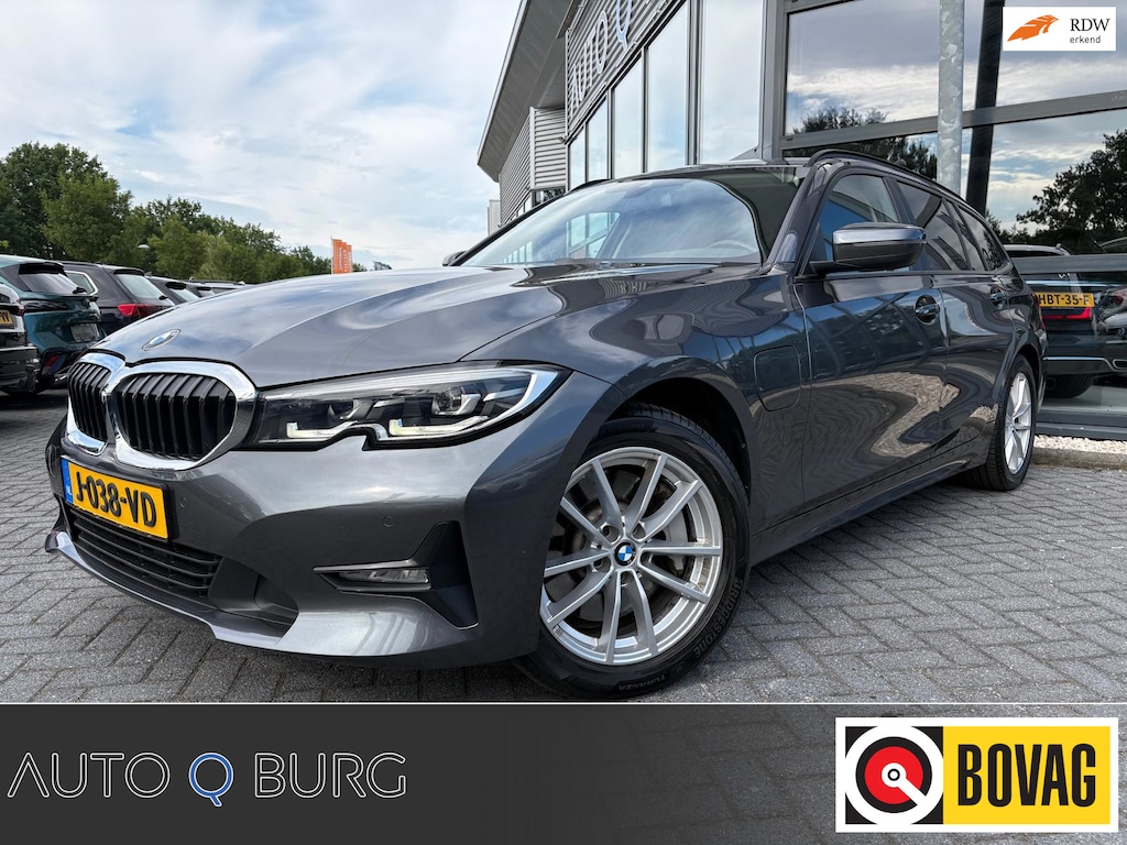 BMW 3-Serie Touring 330e eDrive Edition | SOH 91% | Stoelverwarming | Trekhaak | PDC | Leder | Climate | Dealer Onderhouden | NAP