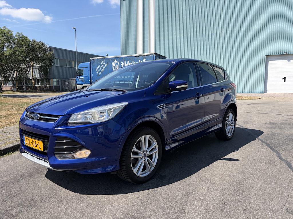 Ford Kuga 1.5i Titanium Styling Pack 6-Bak 120 PK. Zeer goed onderhouden auto van de eerste eigenaar !!! Distributieriem en waterpomp vervangen in 2025 !! Alle keuringen toegestaan !