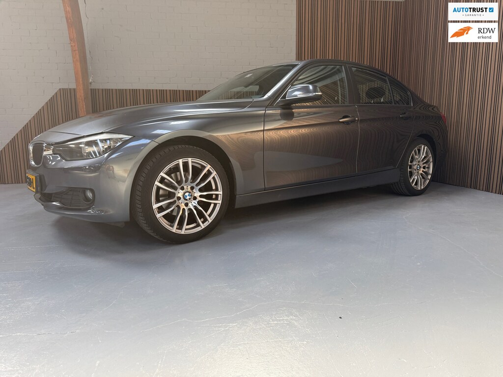 BMW 3-Serie 318d High Executive. Leer, navi, cruise, afneembare trekhaak