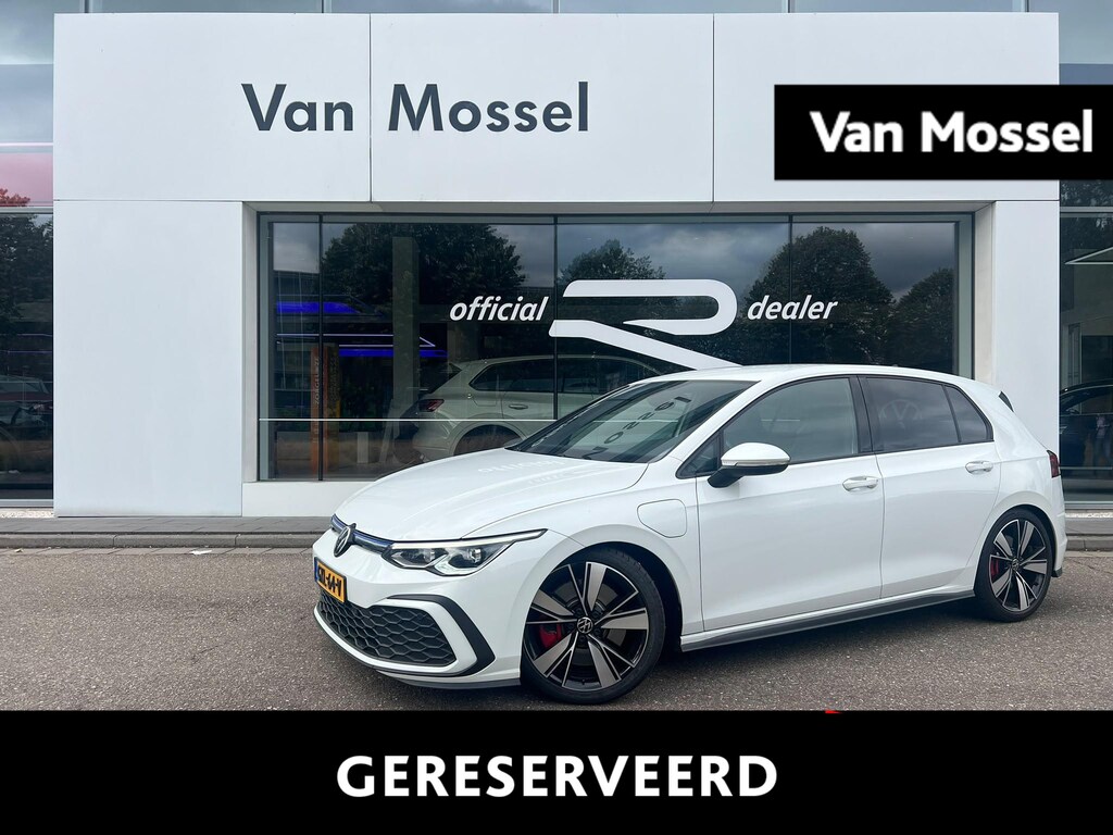 Volkswagen Golf 1.4 eHybrid GTE | 245 PK | Automaat | Parkeersensoren | Digital Cockpit | Stoelverwarming | Carplay - Android Auto