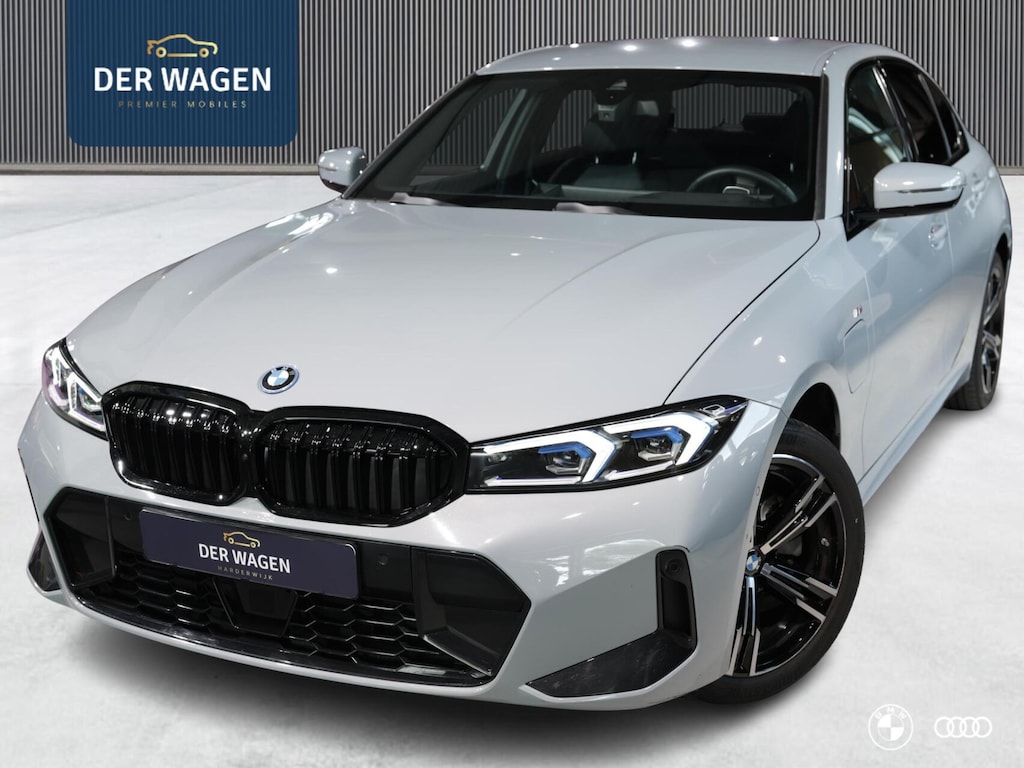 BMW 3-Serie 330E M SPORT 22KW / ACC / AUGMENTED / MEMORY / HEADUP / 18"