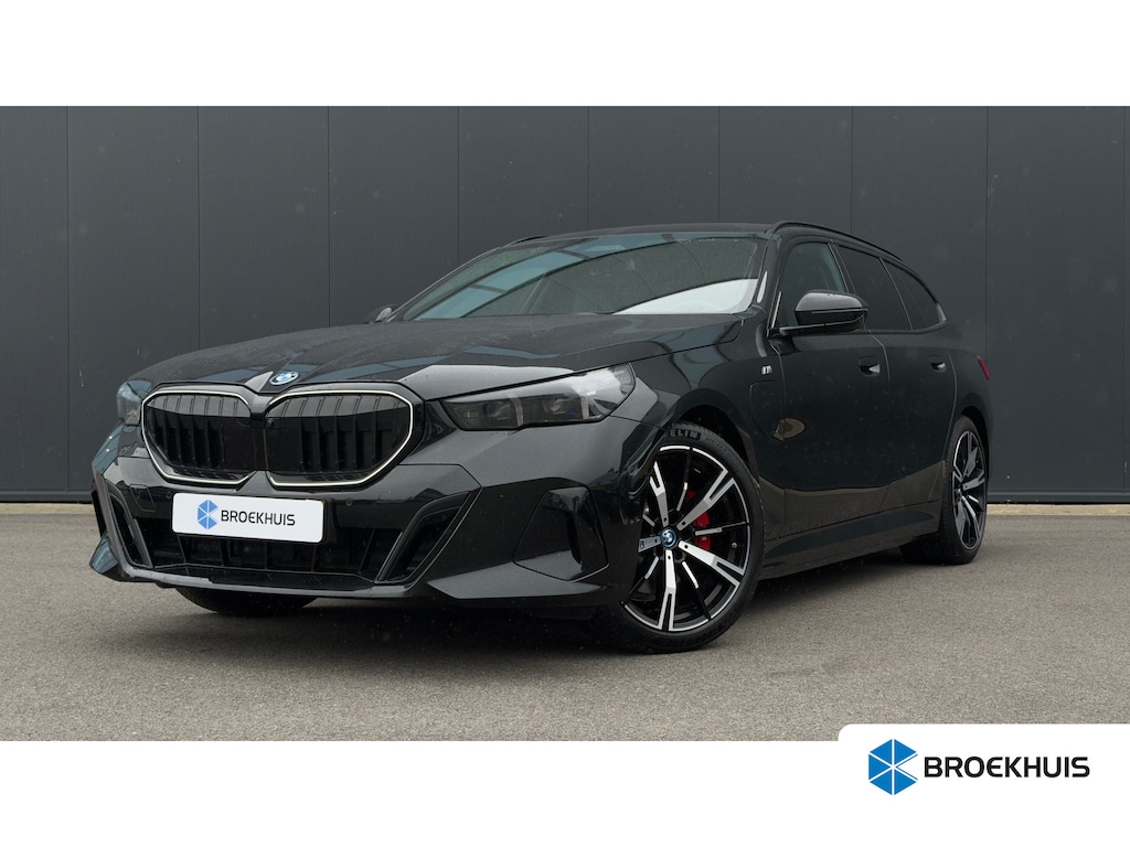 BMW 5-Serie Touring 530e 299pk M-SPORT Pro | 360 Camera | Leder | Trekhaak | Harman/Kardon | Adaptive Cruise | Head-up |