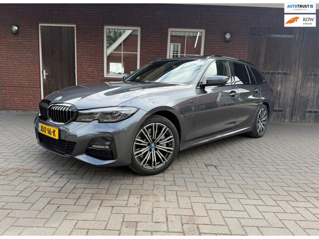 BMW 3-Serie Touring 330e Business Edition Plus | Pano| Leder| Trekhaak| M sport