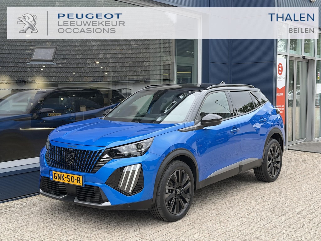 Peugeot 2008 1.2 Hybrid 145 PK GT | 1e Eigenaarsauto nieuw door Thalen geleverd | Alcantara Interieurpakket | Navigatie | 360 Graden Camera | 18" Lichtmetalen Velgen | Stoelverwarming | Full LED Verlichting | Dode Hoek Detectie | Cruise Control | DAB+ Radio | Keyless Entry & TSart | Draadloze Telefoonlader | Apple Carplay & Android Auto |