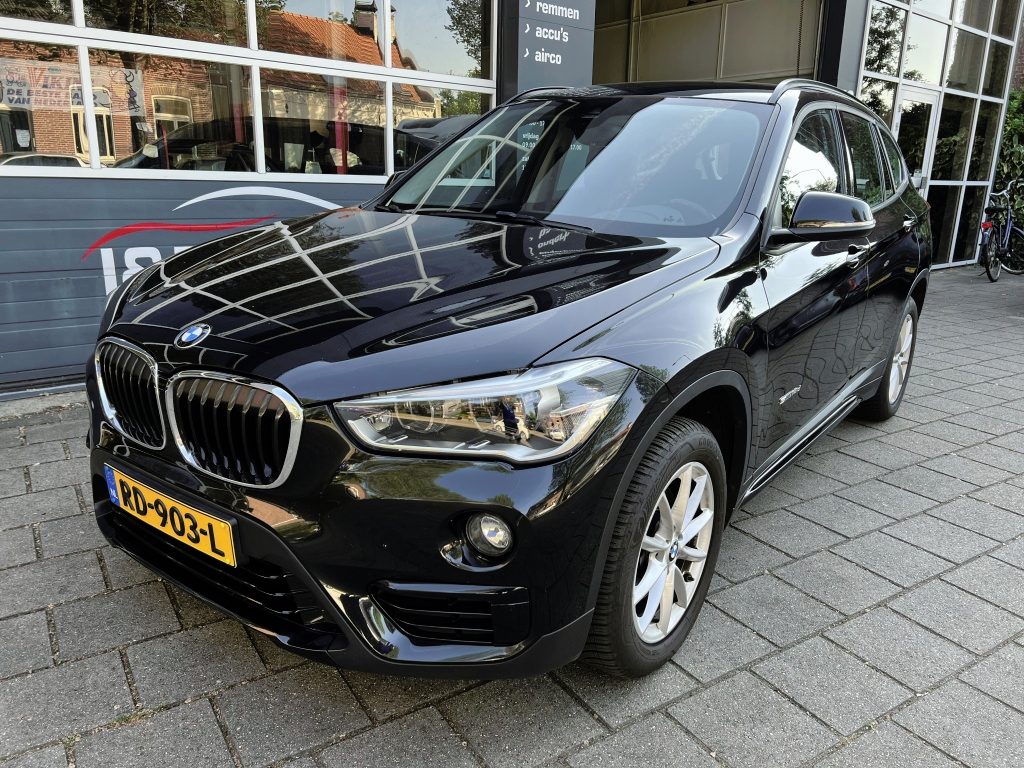 BMW X1 sDrive18d Executive Airco Trekhaak