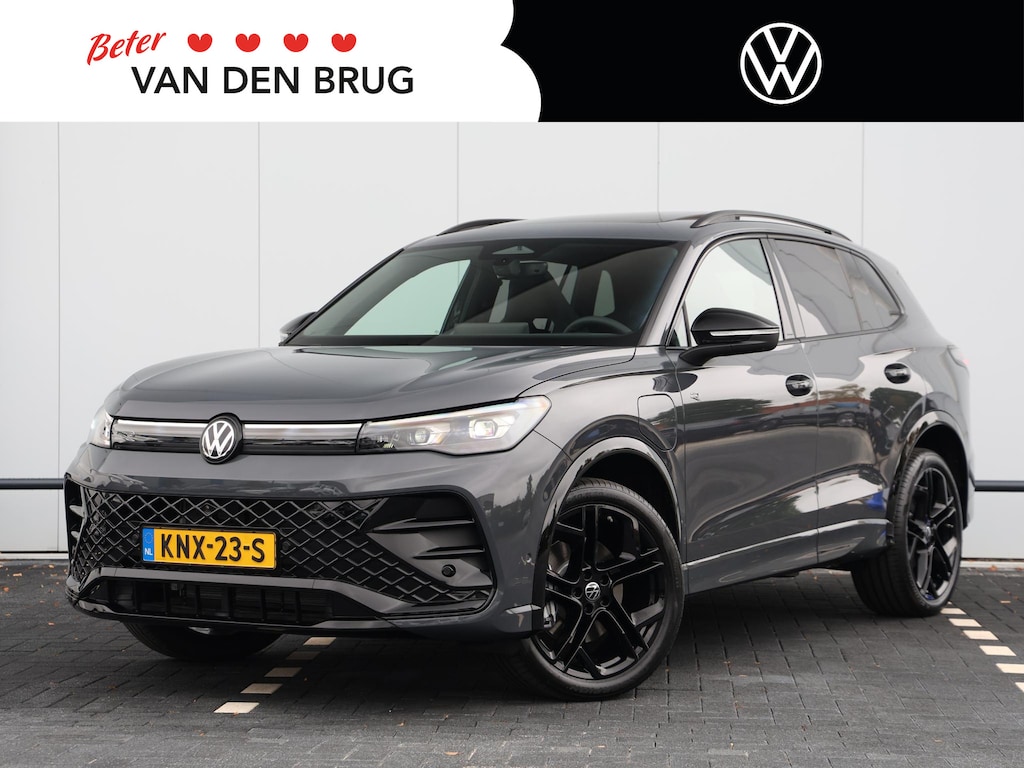 Volkswagen Tiguan R-Line Edition 1.5 eHybrid / 272 PK | Trekhaak | 360 Camera | Panorama | Head Up | Black Style | LED Matrix | Travel Assist | Stuur en Stoelverwarming | 20 inch |