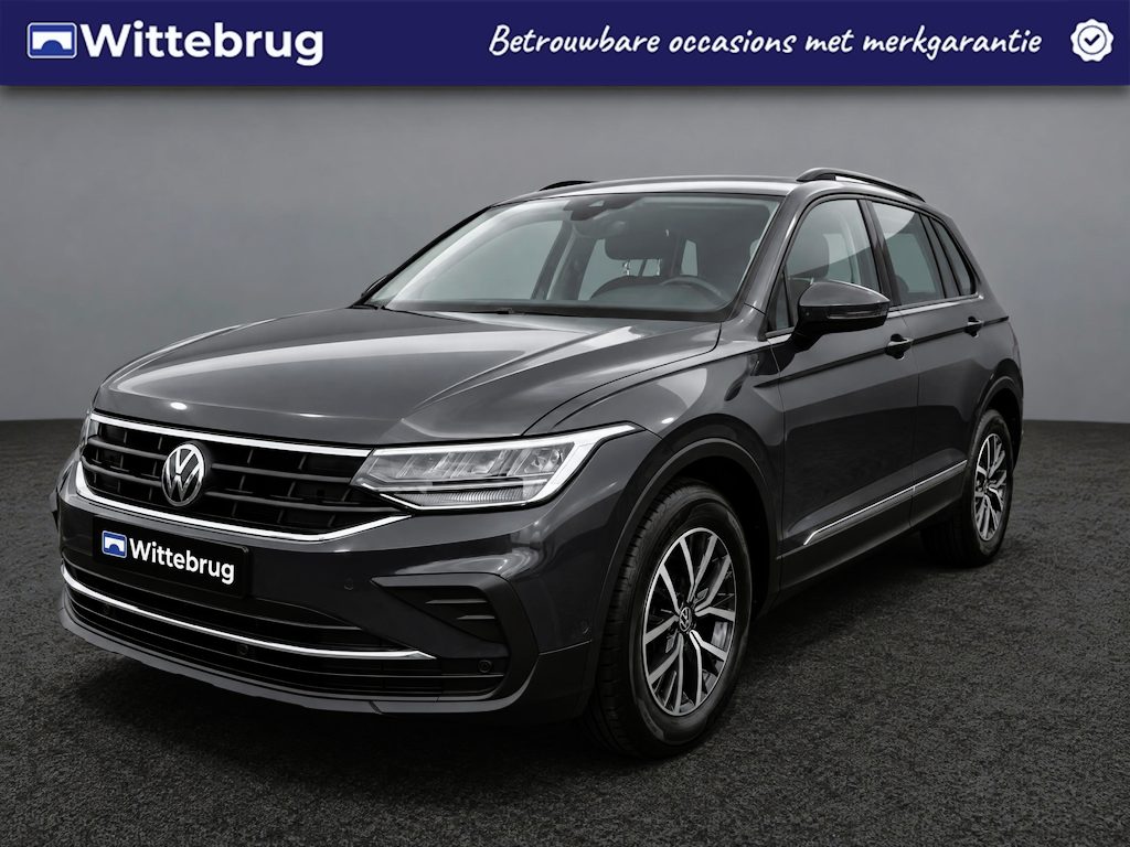 Volkswagen Tiguan 1.5 TSI 150 pk Life / Voorstoelen, verwarmbaar / Achteruitrijcamera / Bluetooth Telefoonvoorbereiding 17'' LMV HAL