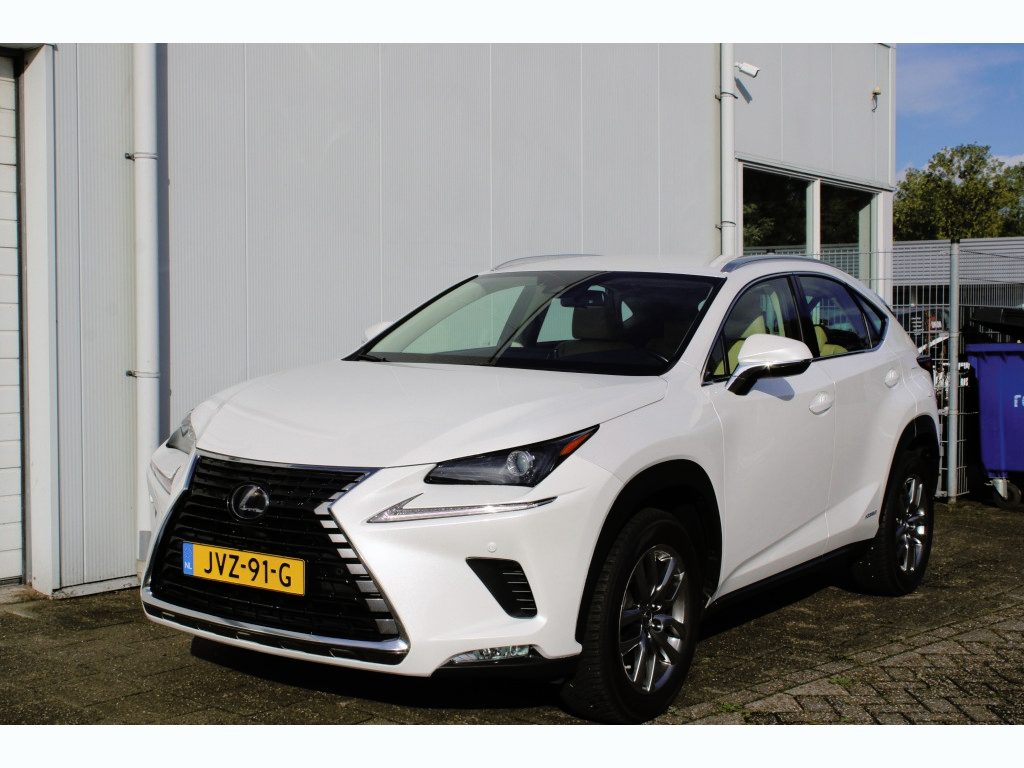 Lexus NX 300h AWD First Edition