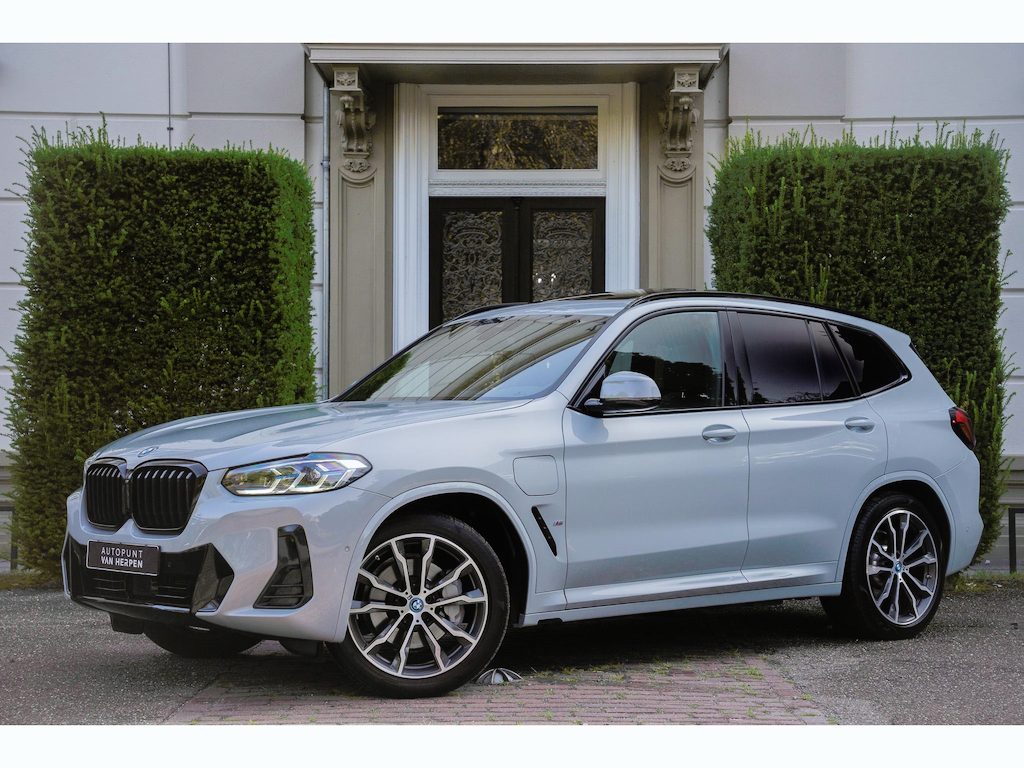 BMW X3 xDrive30e High Executive TREKHAAK | PANO | KEYLESS | ADAPTIVE | CAMERA  | 1E EIGN