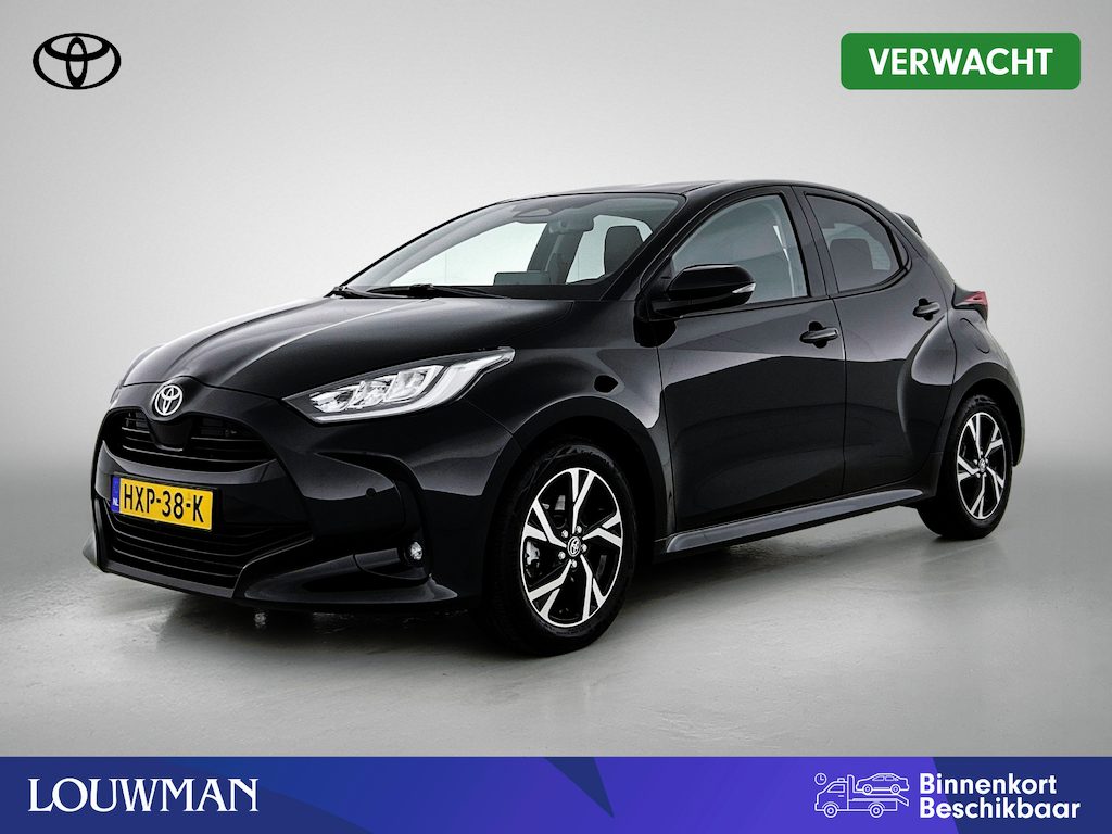 Toyota Yaris 1.5 Hybrid 115 Dynamic Comfort Pack | BTW voertuig | Dodehoek detectie | Stoel+Stuurverwarming | Parkeersensoren voor+achter | Draadloze telefoonlader | Climate Control | Cruise Contol | Navigatie | Apple CarPlay/Android Auto |