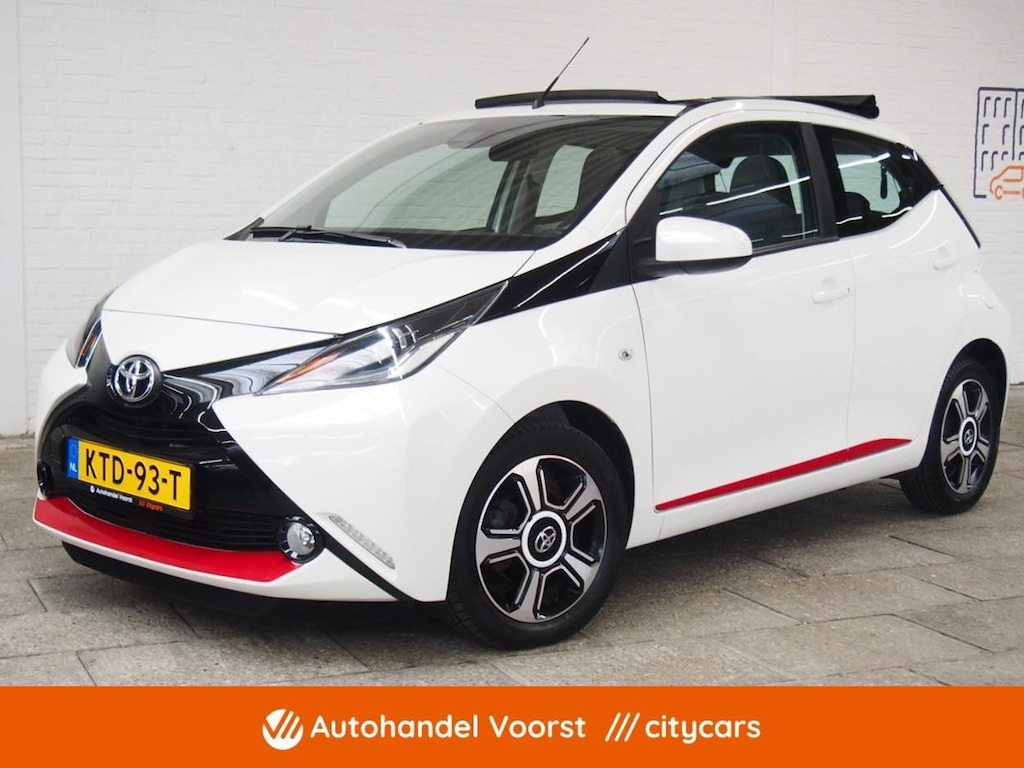 Toyota Aygo 1.0 VVT-i x-wave Camera Sunroof (APK:Nieuw) Incl.Garantie