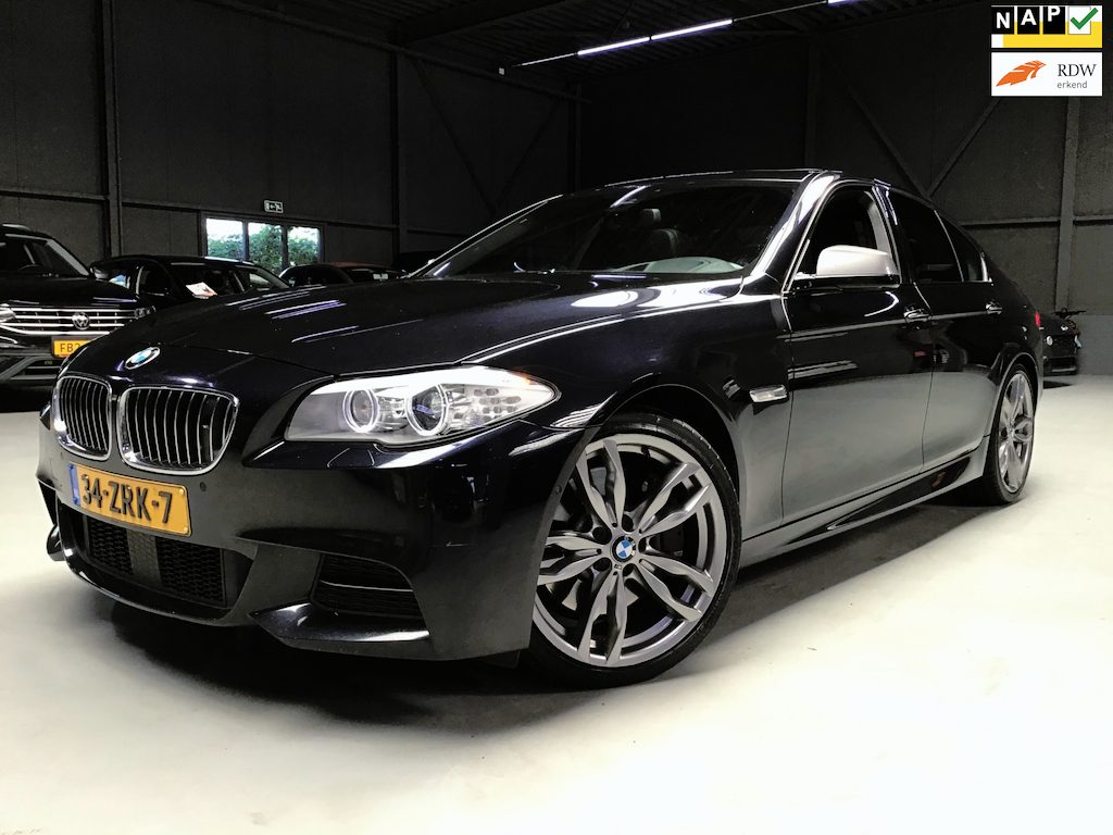 BMW 5-Serie M550xd I Leder I Memory I HU I Stoelverw & Koeling I Zonnedak I 360Cam I Led I New Apk + Kln Brt I Navi I Clima I AWD.