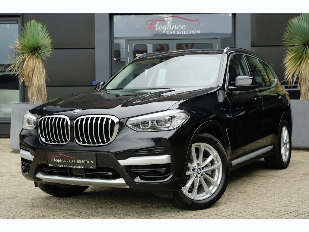 BMW X3 xDrive20i xLine High Executive | 184PK | Pano | HUD | Camera | Keyless | Luxury Line | Driving Assistant Plus | 19" | BMW X3 xDrive20i xLine High Executive 184 PK Benzine met 2.0 viercilinder, panoramadak, Head-Up Display, achteruitrijcamera, 19-inch lichtmetalen velgen, Keyless Entry, adaptieve cruise contr
