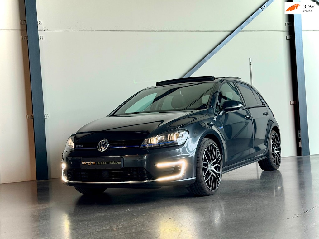Volkswagen Golf 1.4 TSI GTE, Adaptieve Cruise, Panodak, Trekhaak, Apple Car Play