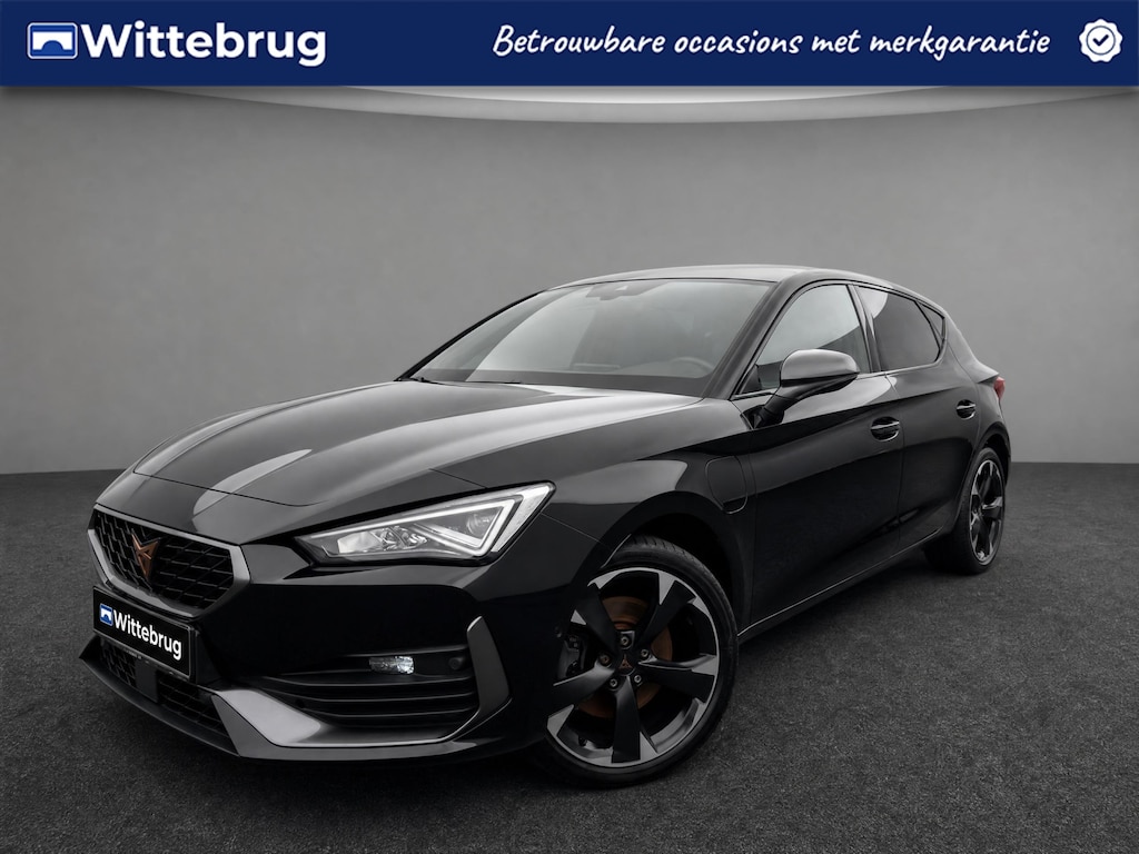 CUPRA Leon 1.4 e-Hybrid 204pk DSG Performance / Kuipstoelen / Stuur & Stoelverwarming / Camera / Full Link / Navigatie / 18" LMV **