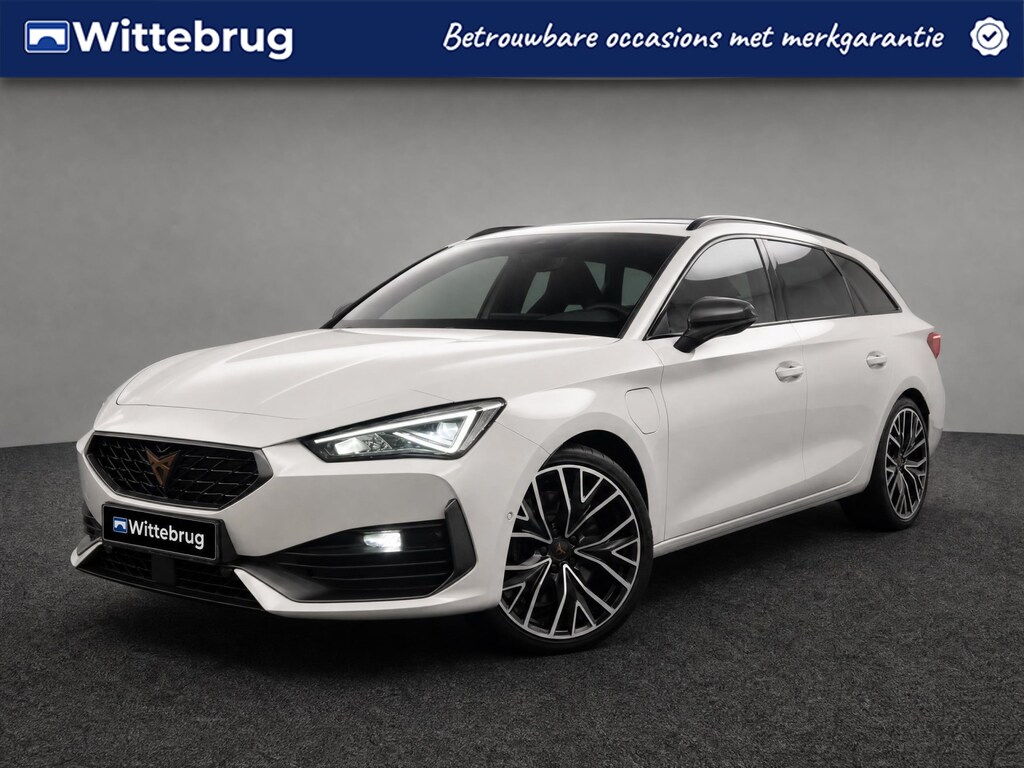 CUPRA Leon Sportstourer 1.4 e-Hybrid 245pk DSG VZ Performance / Panoramadak / Elek Achterklep Met Virtual Pedal / Stuur & Stoelverwarming / Full Link / Navigatie / Camera / LED / 19" LMV