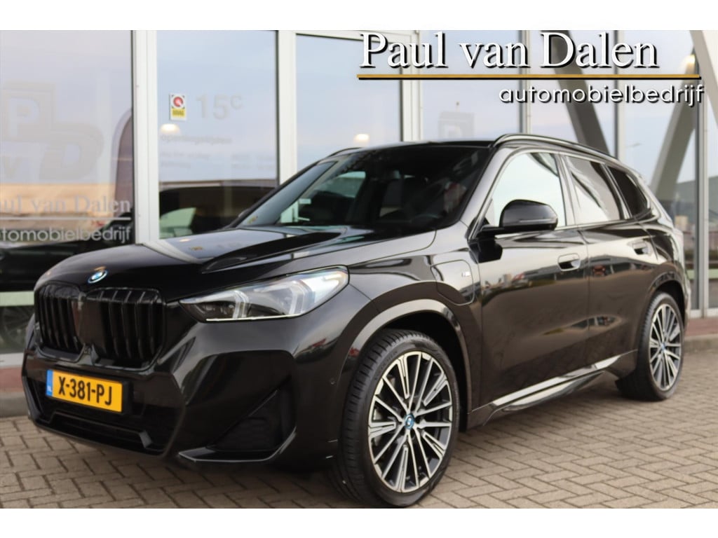 BMW X1 (u11) XDRIVE30e 326PK M-SPORT SHADOW LINE Head Up | Memory | 360 Camera | Stoelverw. | Driving Assistant Plus | 20 Inch Lm | Sfeerverl.| Live Cockpit |